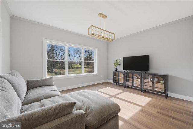 1434 CLOVERDALE RD, Charles Town, WV 25414