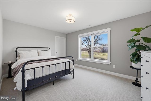 1434 CLOVERDALE RD, Charles Town, WV 25414