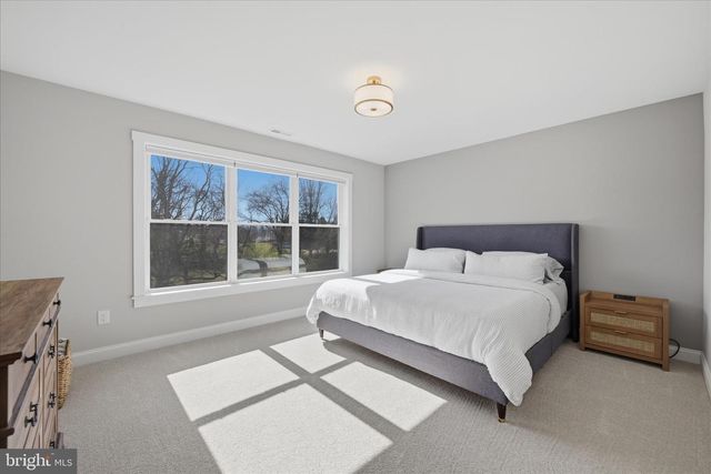 1434 CLOVERDALE RD, Charles Town, WV 25414