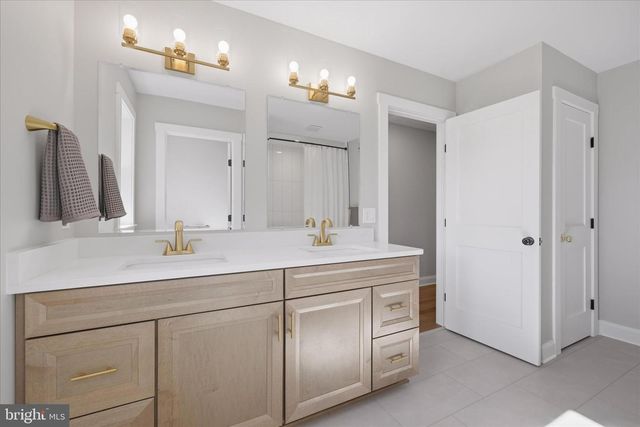 1434 CLOVERDALE RD, Charles Town, WV 25414