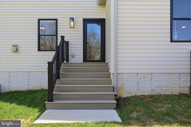 1434 CLOVERDALE RD, Charles Town, WV 25414