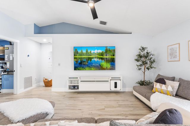 1750 17th Avenue N, Lake Worth Beach, FL 33460