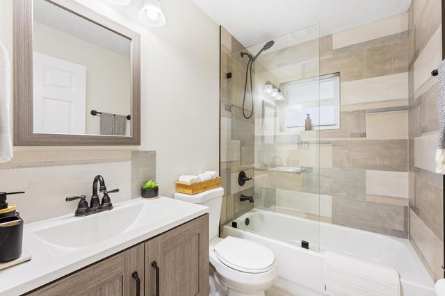 1750 17th Avenue N, Lake Worth Beach, FL 33460