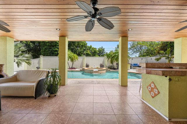 1750 17th Avenue N, Lake Worth Beach, FL 33460