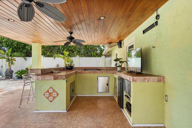 1750 17th Avenue N, Lake Worth Beach, FL 33460