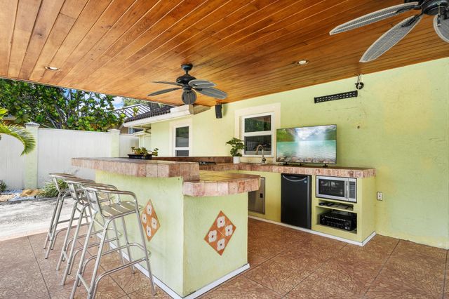 1750 17th Avenue N, Lake Worth Beach, FL 33460