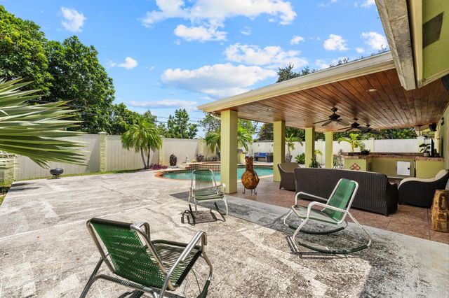 1750 17th Avenue N, Lake Worth Beach, FL 33460