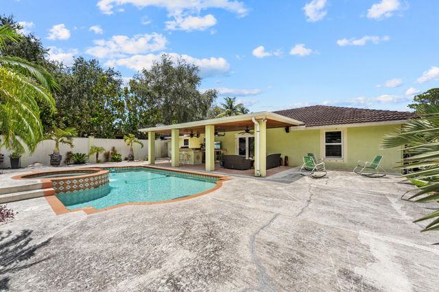 1750 17th Avenue N, Lake Worth Beach, FL 33460