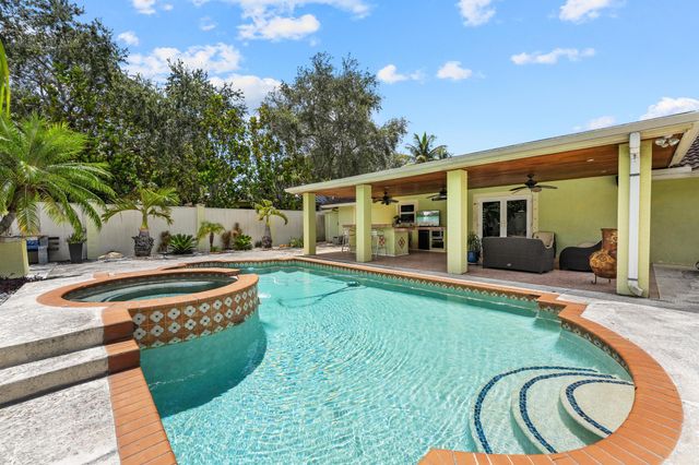 1750 17th Avenue N, Lake Worth Beach, FL 33460