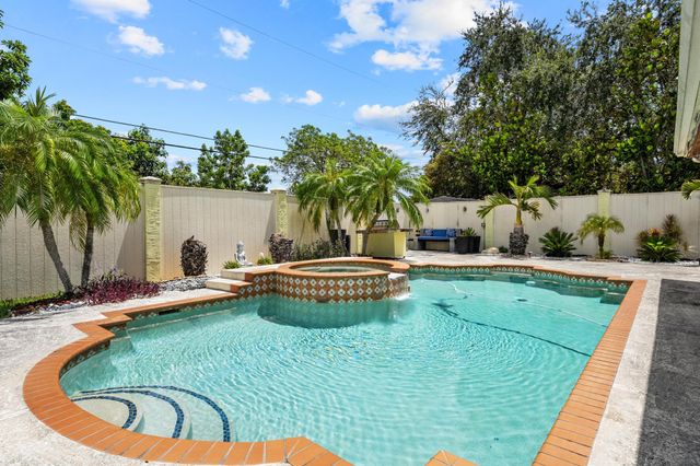 1750 17th Avenue N, Lake Worth Beach, FL 33460