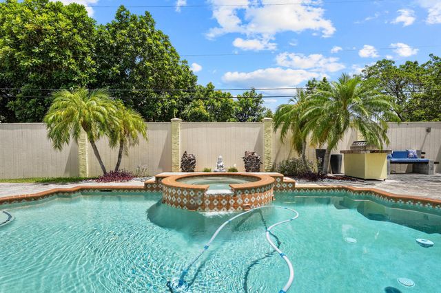 1750 17th Avenue N, Lake Worth Beach, FL 33460