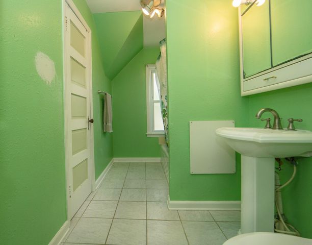 925 Forest Avenue, Waterloo, IA 50702