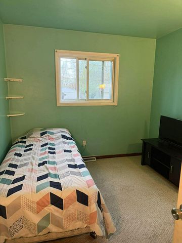 925 Forest Avenue, Waterloo, IA 50702
