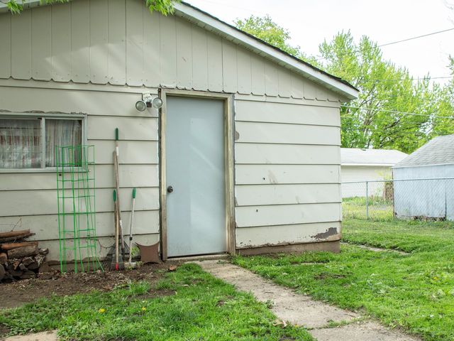 925 Forest Avenue, Waterloo, IA 50702