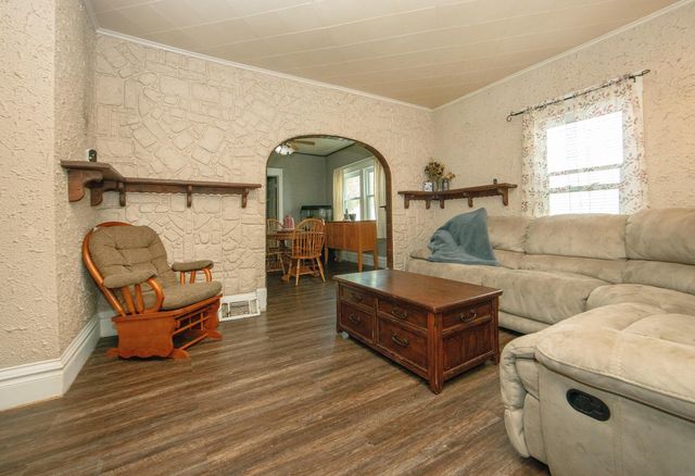 925 Forest Avenue, Waterloo, IA 50702