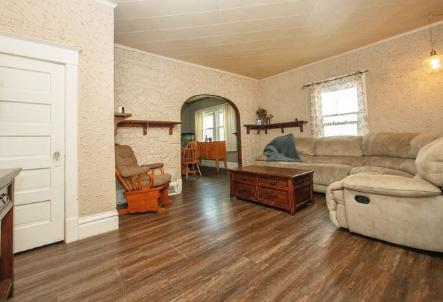 925 Forest Avenue, Waterloo, IA 50702