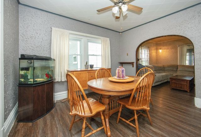 925 Forest Avenue, Waterloo, IA 50702