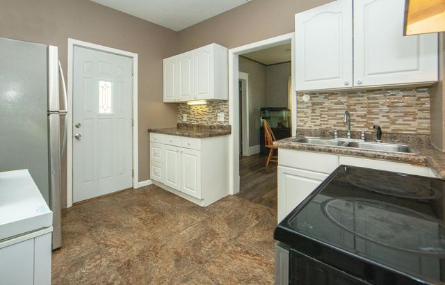 925 Forest Avenue, Waterloo, IA 50702