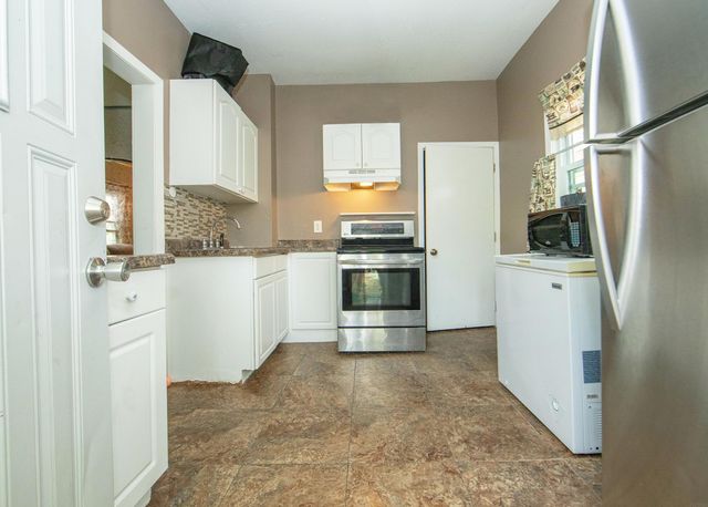 925 Forest Avenue, Waterloo, IA 50702