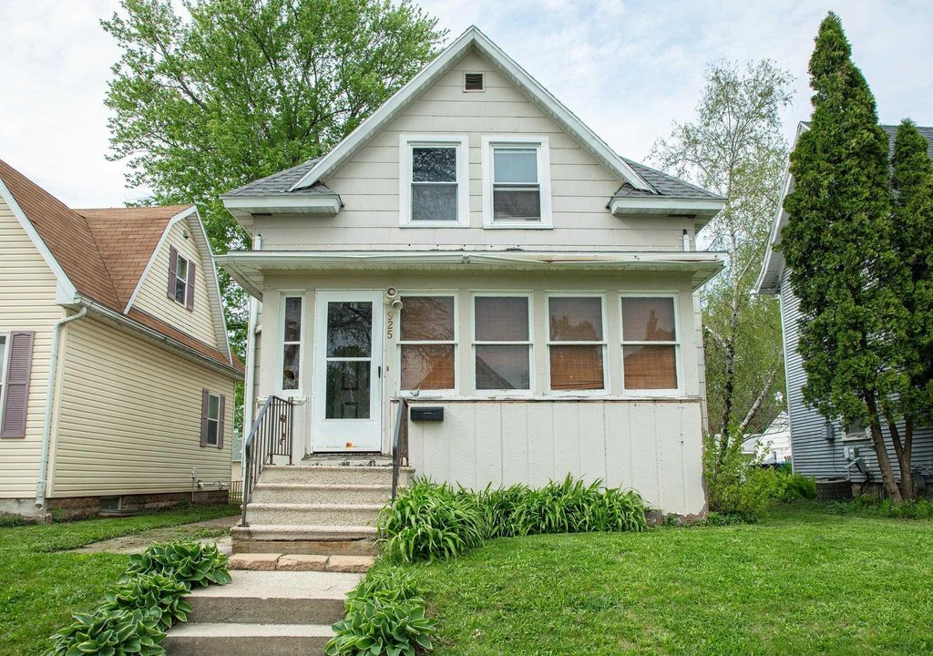 925 Forest Avenue, Waterloo, IA 50702