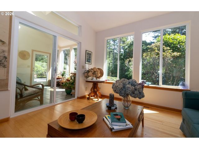 5009 KELSIE Ct, Florence, OR 97439