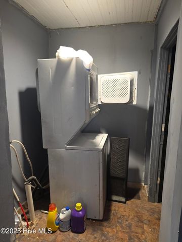 1102 Dickinson Avenue, Greenville, NC 27834