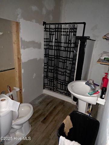 1102 Dickinson Avenue, Greenville, NC 27834