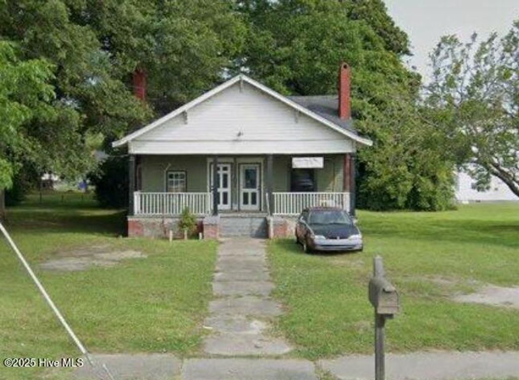 1102 Dickinson Avenue, Greenville, NC 27834