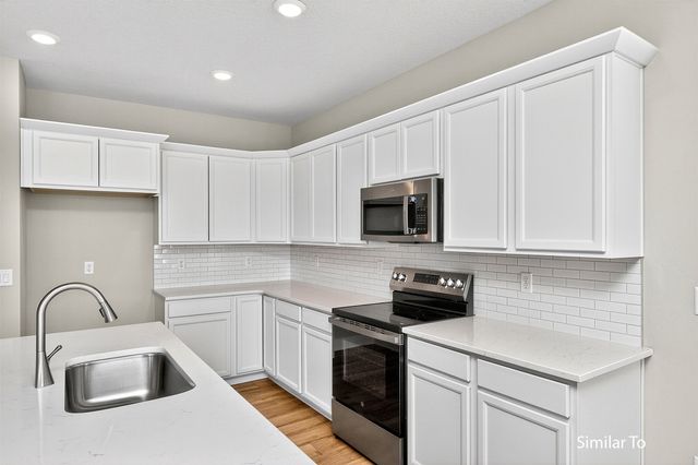 16704 Walnut Meadows Circle, Urbandale, IA 50323