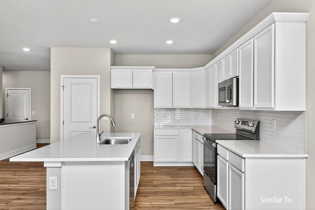 16704 Walnut Meadows Circle, Urbandale, IA 50323