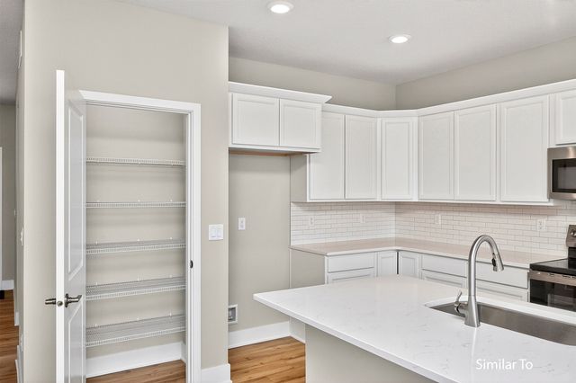 16704 Walnut Meadows Circle, Urbandale, IA 50323