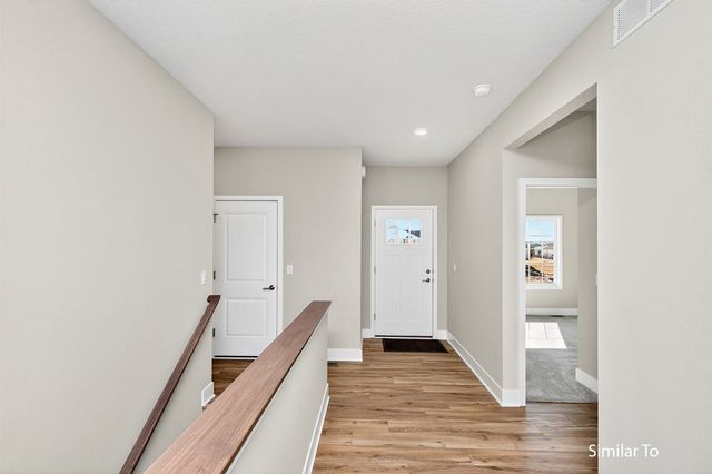 16704 Walnut Meadows Circle, Urbandale, IA 50323