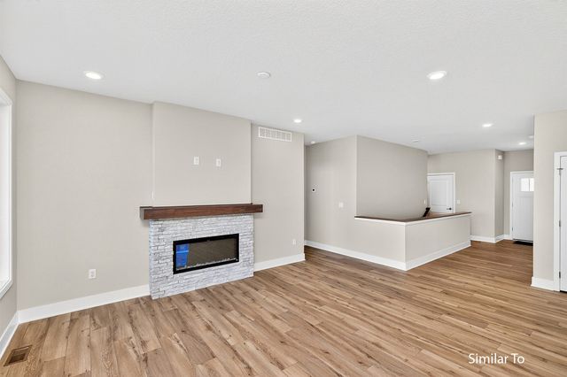 16704 Walnut Meadows Circle, Urbandale, IA 50323