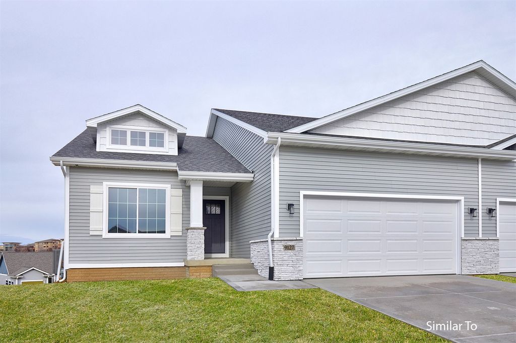 16704 Walnut Meadows Circle, Urbandale, IA 50323
