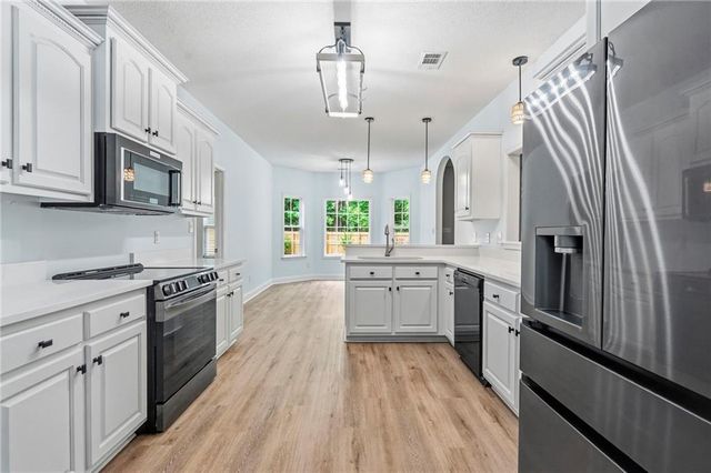 102 Seven Pines Court, Perry, GA 31069