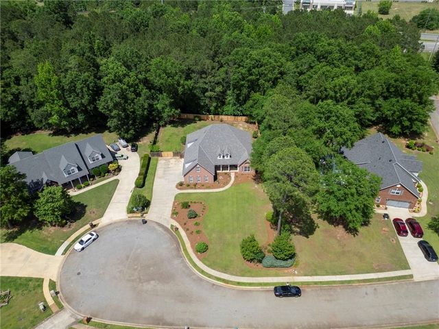 102 Seven Pines Court, Perry, GA 31069