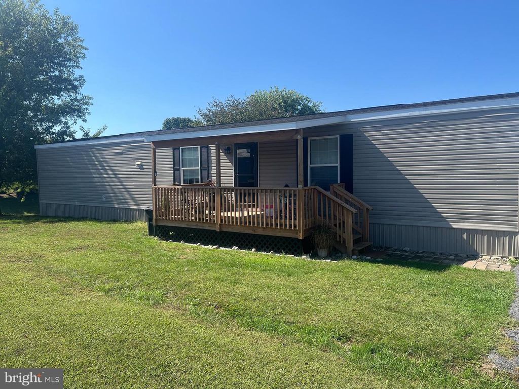 203 BROADVIEW CT, Falling Waters, WV 25419