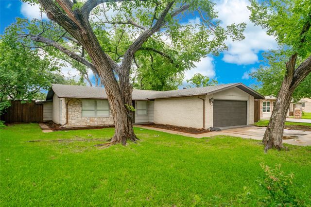 2305 Briarwood Lane, Carrollton, TX 75006