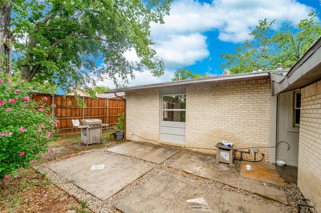 2305 Briarwood Lane, Carrollton, TX 75006