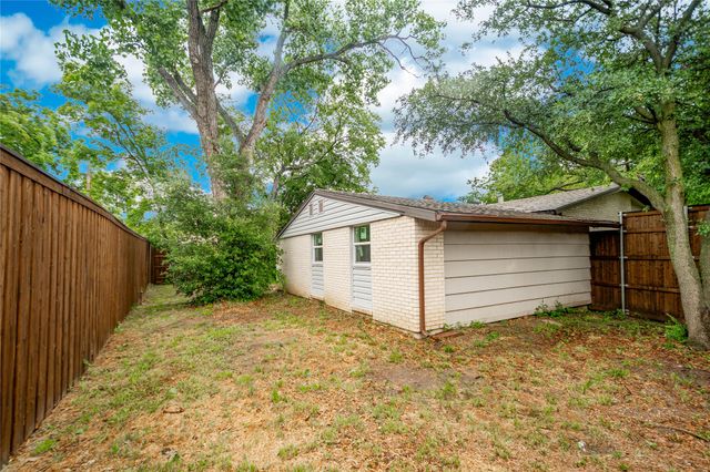 2305 Briarwood Lane, Carrollton, TX 75006