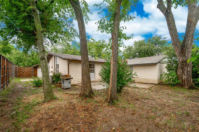 2305 Briarwood Lane, Carrollton, TX 75006