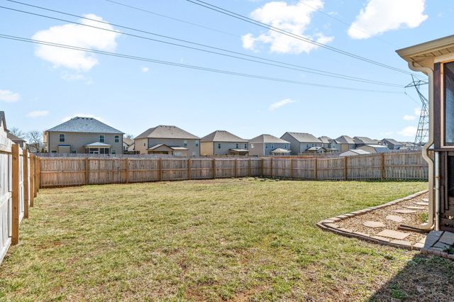 1413 Millet Dr, Clarksville, TN 37040