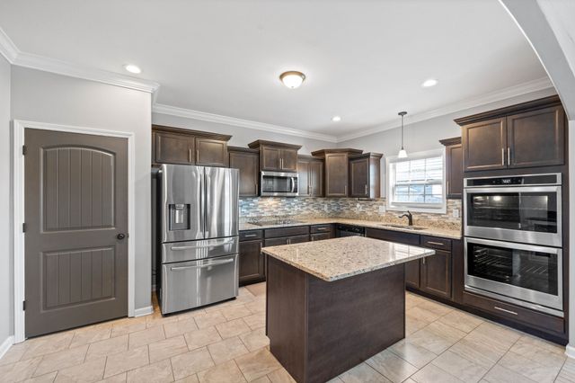 1413 Millet Dr, Clarksville, TN 37040