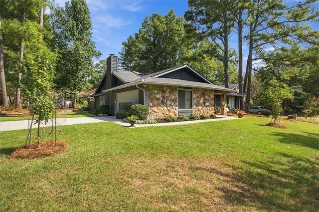 1035 Trailmore Drive, Roswell, GA 30076