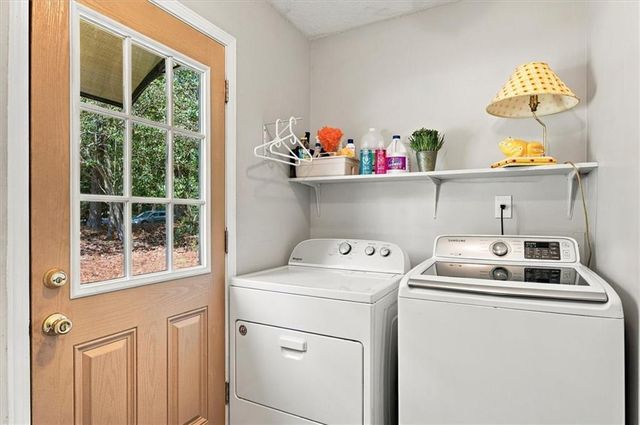 1035 Trailmore Drive, Roswell, GA 30076