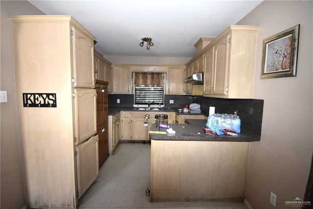 2404 E Hibiscus Avenue, Hidalgo, TX 78557