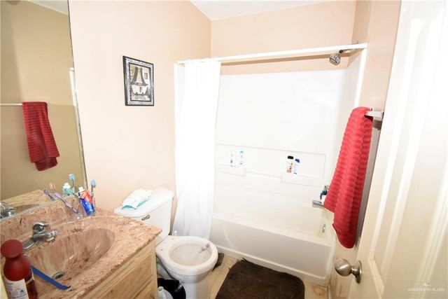 2404 E Hibiscus Avenue, Hidalgo, TX 78557