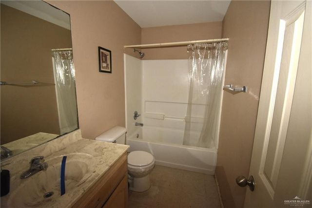 2404 E Hibiscus Avenue, Hidalgo, TX 78557