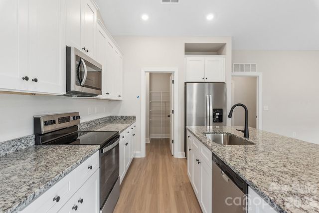 6607 Fairford Drive, Charlotte, NC 28215