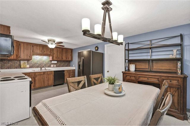 1600 Ridgewood Court, Twinsburg, OH 44087